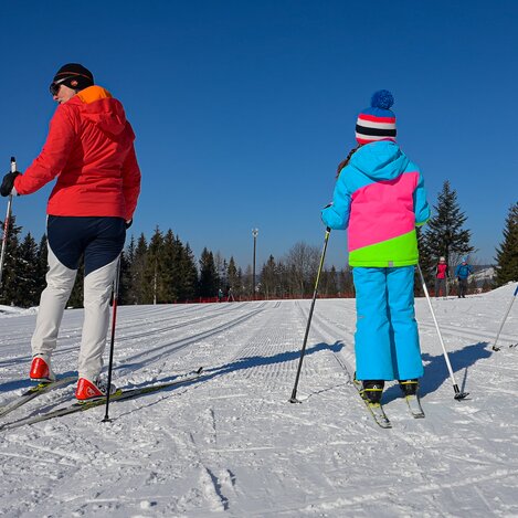 Langlaufen mit Kindern auf der Jogllandloipe in der Oststeiermark | © TV Oststeiermark | Rene Strasser