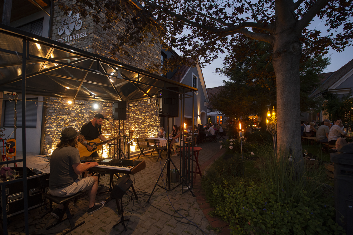 Buschenschank und Wein beim Retter-Kneissl in der Oststeiermark | © TV Oststeiermark | Rene Strasser