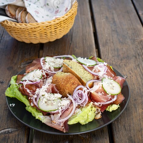 Brettljause beim Buschenschank in der Oststeiermark | © TV Oststeiermark | Rene Strasser