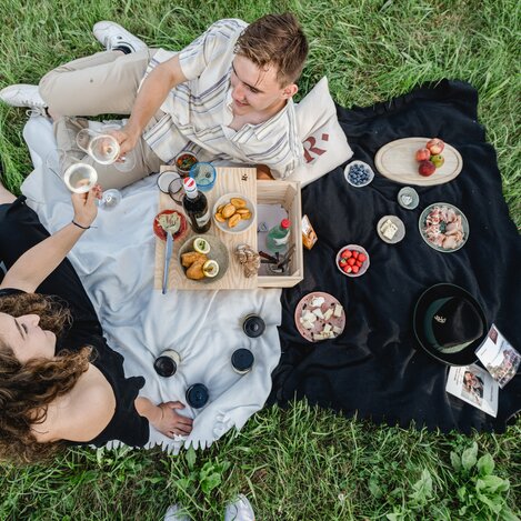Picknick beim Landgut Riegerbauer in der Oststeiermark | © TV Oststeiermark | Rene Strasser
