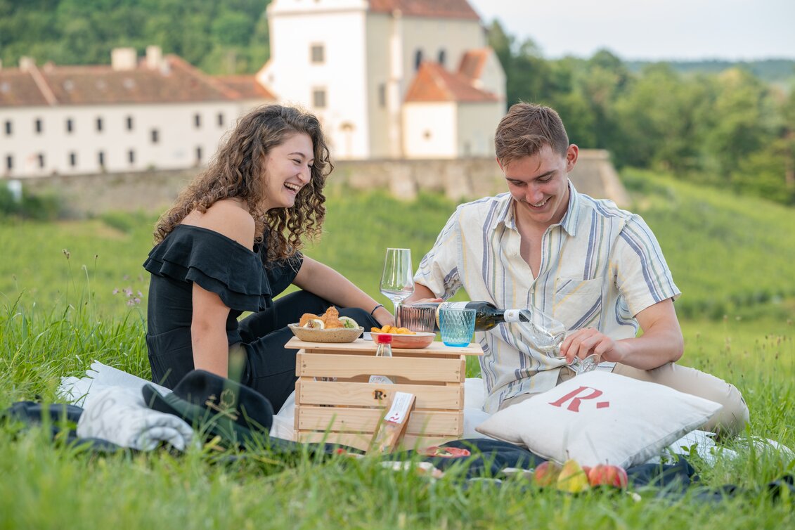 Picknick beim Landgut Riegerbauer in der Oststeiermark | © TV Oststeiermark | Rene Strasser