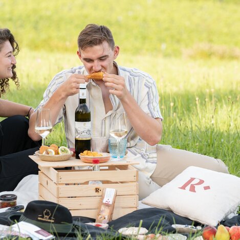 Picknick beim Landgut Riegerbauer in der Oststeiermark | © TV Oststeiermark | Rene Strasser