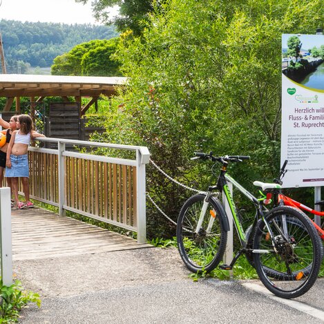 Eingang zum Flussbad in St. Ruprecht an der Raab | © TV Oststeiermark | Fabian Trummer/5komma5sinne 