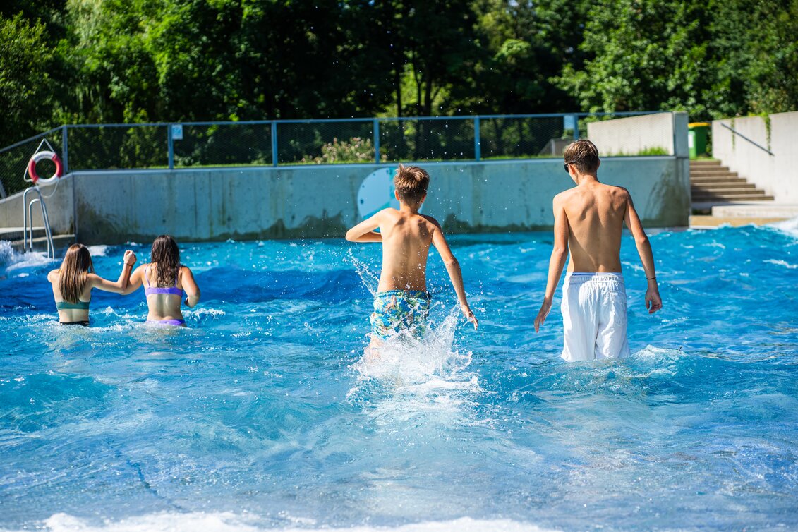 Wellenbecken im Wellenbad in Gleisdorf | © TV Oststeiermark | Fabian Trummer/5komma5sinne 