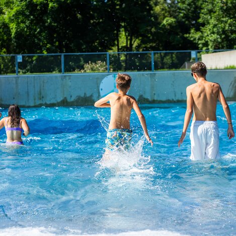 Wellenbecken im Wellenbad in Gleisdorf | © TV Oststeiermark | Fabian Trummer/5komma5sinne 