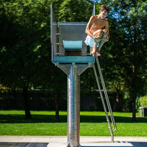 Sprungturm im Wellenbad Gleisdorf in der Oststeiermark | © TV Oststeiermark | Fabian Trummer/5komma5sinne 
