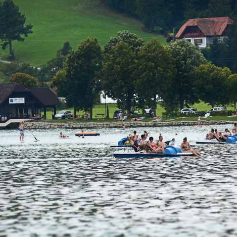 Tretboot fahren beim Stubenbergsee in der Oststeiermark | © TV Oststeiermark | Christian Strassegger