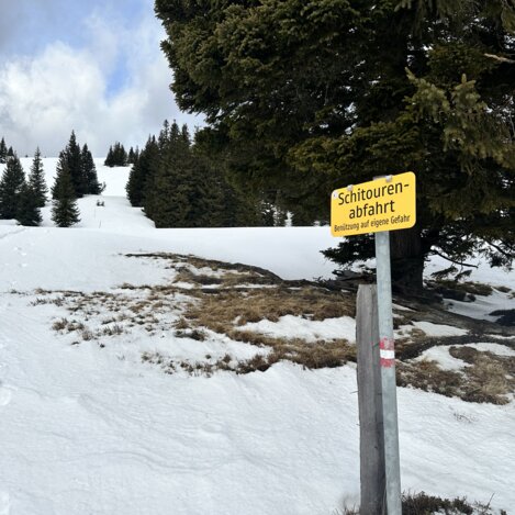Beschilderung bei der Skitour im Joglland-Waldheimat | © Oststeiermark Tourismus | Anna Fink