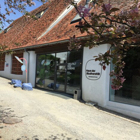 Eingang Haus der Biodiversität in Herberstein | © Oststeiermark Tourismus | Josef Hirt