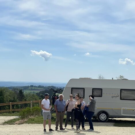 Besucher mit Wohnwagen am Campingplatz | © Oststeiermark Tourismus | Stefan Schindler