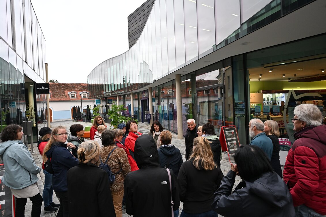 Halt beim Kunsthaus Weiz | © Oststeiermark Tourismus | Nina Darnhofer