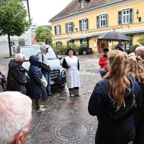 Schauspielerin Uli spielt Maria Haas bei der Live-Führung in Weiz | © Oststeiermark Tourismus | Nina Darnhofer