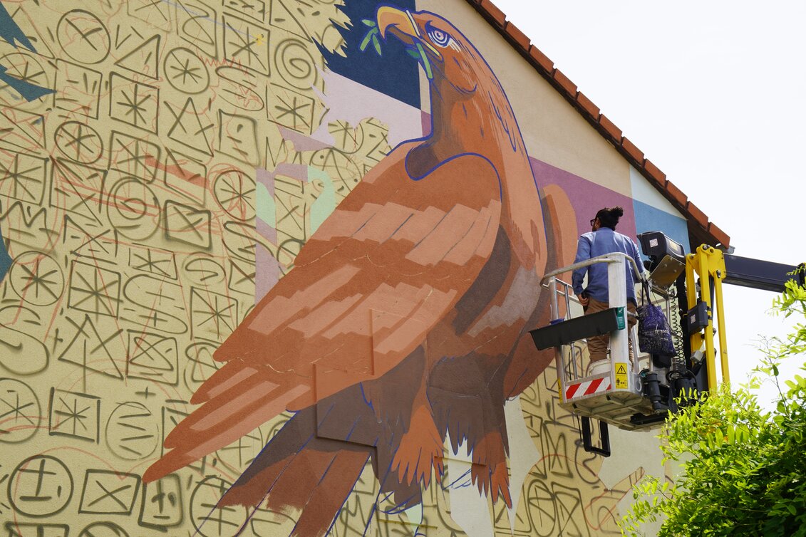 Mural in der Entstehung vom Künstler Seher aus Mexiko | © Oststeiermark Tourismus | Nicole Friesenbichler