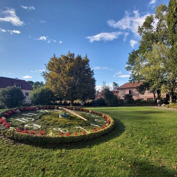 Schlosspark-Uhr in Pöllau in der Oststeiermark | © Oststeiermark Tourismus | Christine Pollhammer