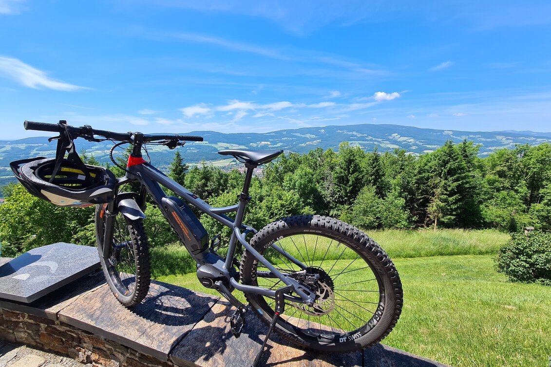 E-Bike fahren im Pöllauer Tal | © Oststeiermark Tourismus | Christine Schwetz