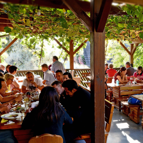 Jause beim Buschenschank in der Oststeiermark | ©  Oststeiermark Tourismus