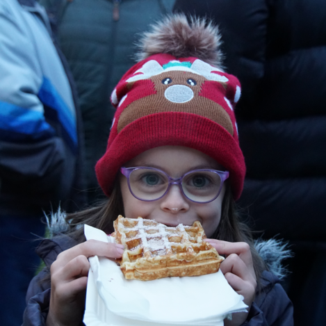 Waffeln essen beim Joglland Advent g'spian im Freilichtmuseum Vorau | ©  Oststeiermark Tourismus | Jasmin Perhofer