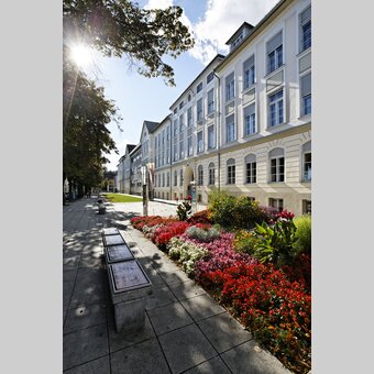 Blumenbeet vor Schule | © Oststeiermark Tourismus | Bernhard Bergmann