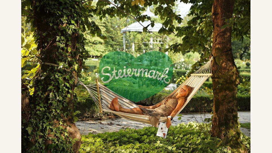 Frau in Hängematte | Bernhard Bergmann | © Oststeiermark Tourismus, Bernhard Bergmann