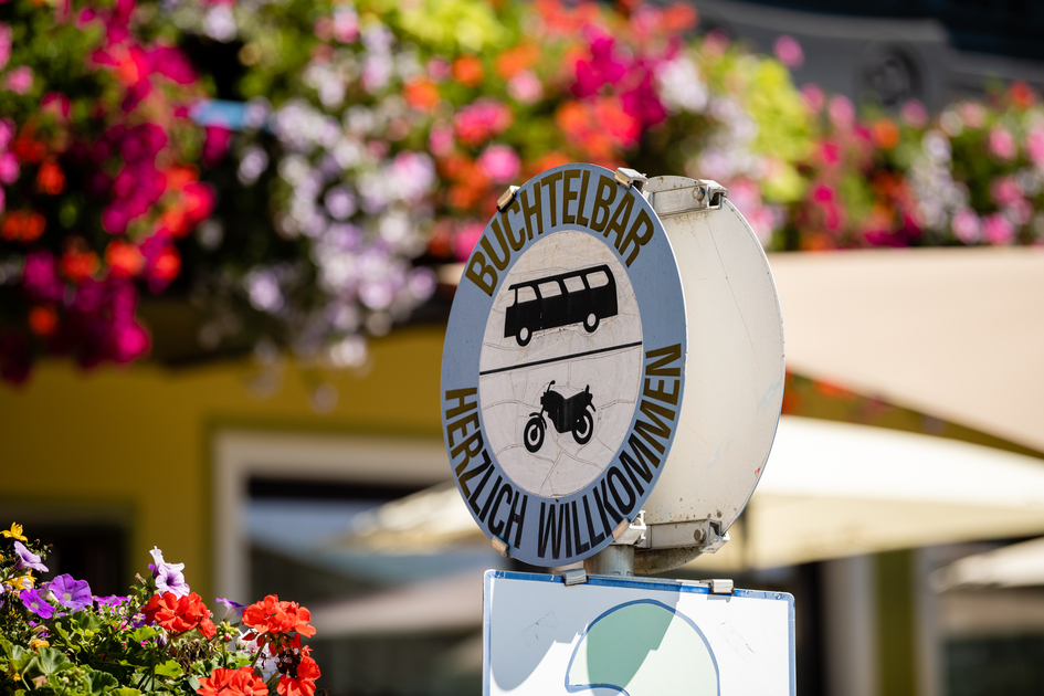 Sign to the Buchtelbar in Eastern Styria | © TV Oststeiermark | Klaus Ranger