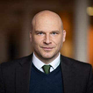 © BERNHARD BERGMANN