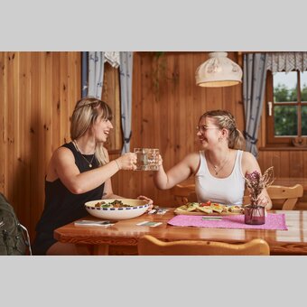 Einkehr in die Rabl-Kreuz Hütte in Waldbach Mönichwald | ©  Oststeiermark Tourismus | Lang-Bichl - RKP