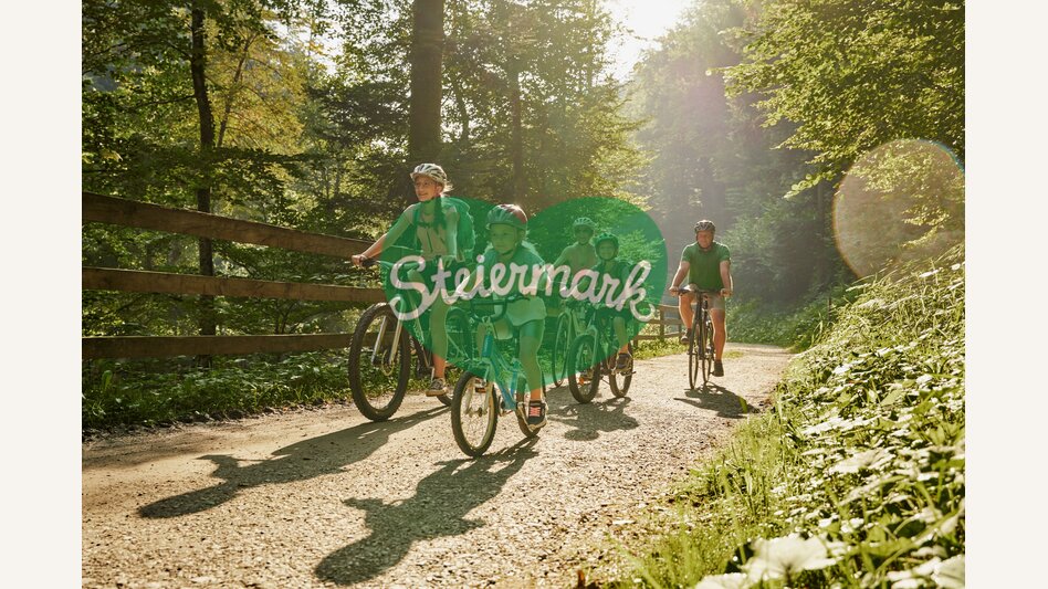 Familie beim Radfahren in der Stubenbergklamm | © Oststeiermark Tourismus | Lang-Bichl - RKP