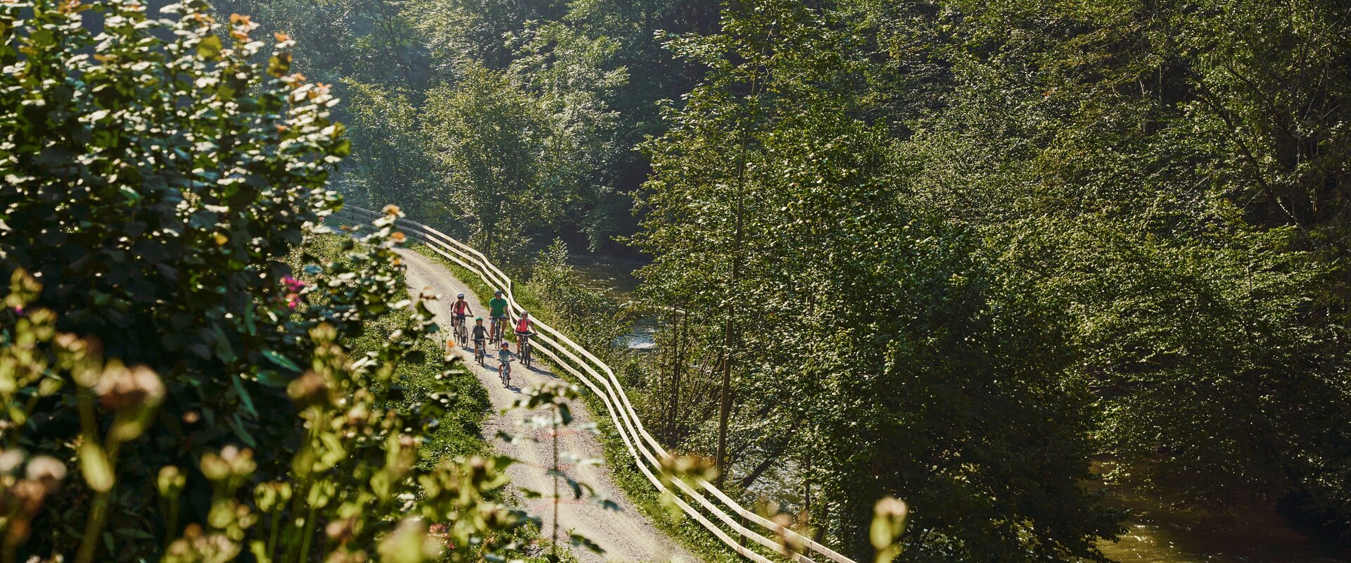 Family cycling in the Stubenbergklamm | © Oststeiermark Tourismus | Lang-Bichl - RKP