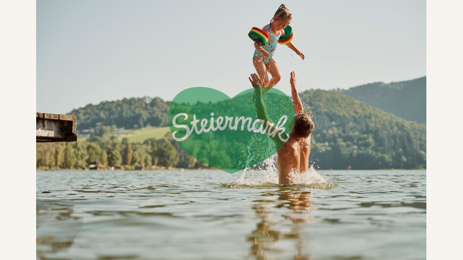 Familie spielt im Wasser des Stubenbergsees in der Oststeiermark | ©  Oststeiermark Tourismus | Markus Lang-Bichl