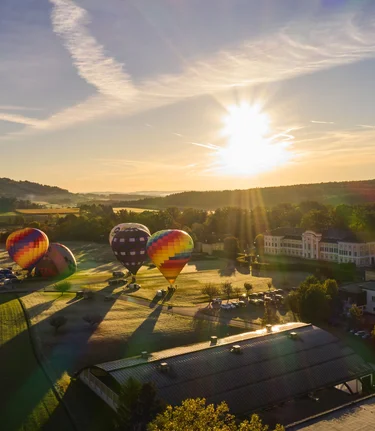 Hot air balloons at Schielleiten Castle in Eastern Styria | © Oststeiermark Tourismus | Lang-Bichl - RKP