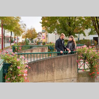 Pärchen unterwegs in Weiz in der Oststeiermark | ©  Oststeiermark Tourismus | Lang-Bichl - RKP