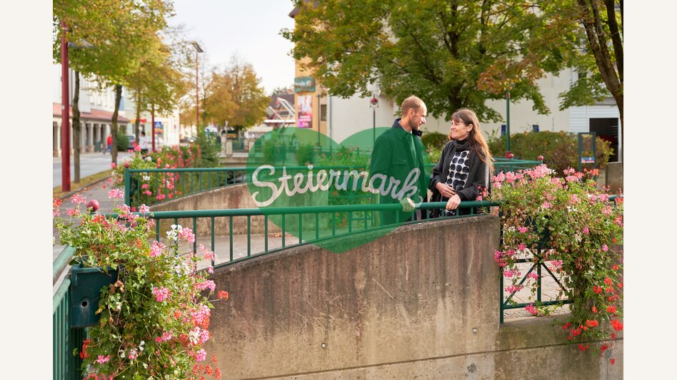 Pärchen unterwegs in Weiz in der Oststeiermark | ©  Oststeiermark Tourismus | Lang-Bichl - RKP