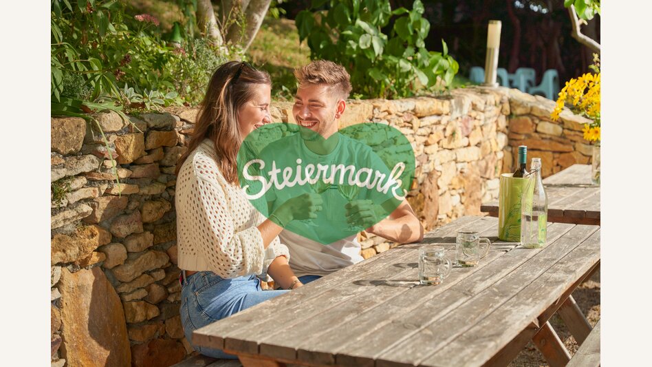 Weinverkostung beim Buschenschank in Hartberg  | © Oststeiermark Tourismus | Lang-Bichl - RKP