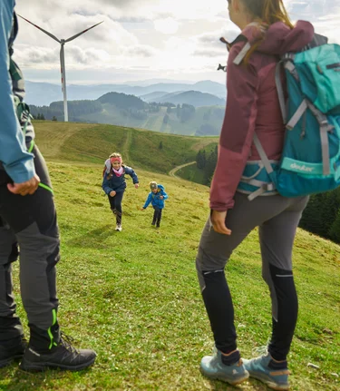 Hiking with the family in the Almenland | ©  Oststeiermark Tourismus | Markus Lang-Bichl