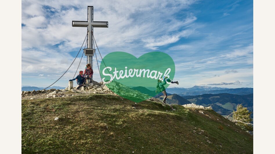 Wandern mit der Familie zum Gipfelkreuz auf der Teichalm | ©  Oststeiermark Tourismus | Markus Lang-Bichl