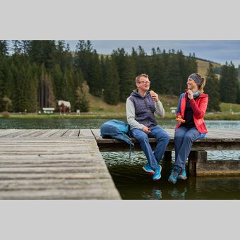 Rast am Steg beim Teichalmsee in der Oststeiermark | ©  Oststeiermark Tourismus | Markus Lang-Bichl