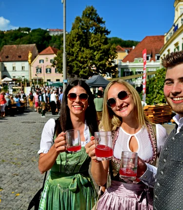 Harvest festival and wine festival on the main square in Hartberg | © Oststeiermark Tourismus | Christian Strassegger