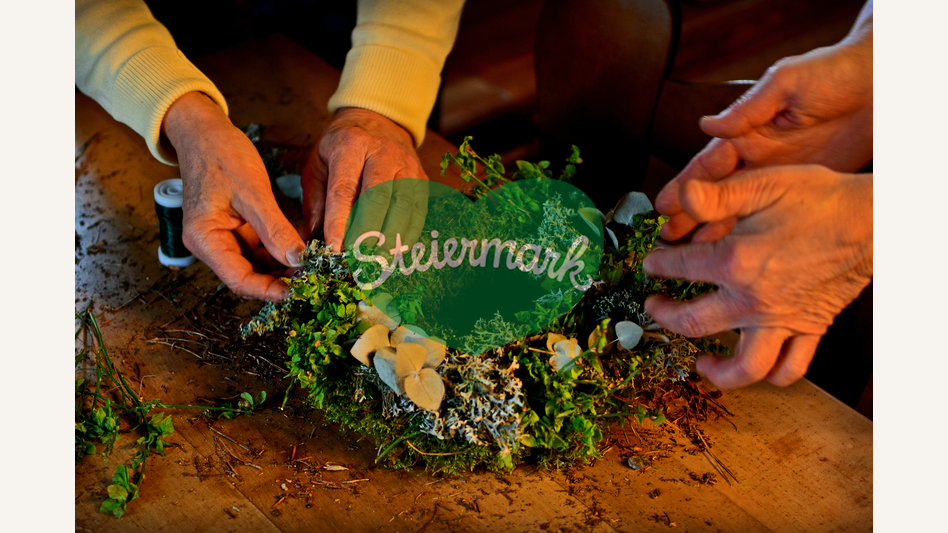 Kranz binden bei DeBuigne in Pöllauberg | © Oststeiermark Tourismus | Christian Strassegger