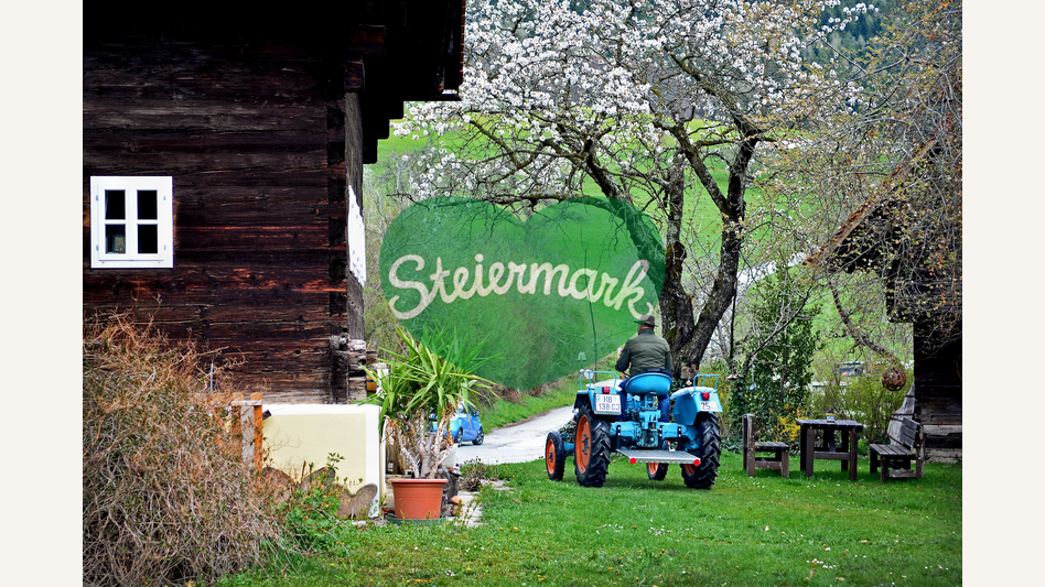 Traktor beim Ferienhaus DeBuigne im Pöllauer Tal | © Oststeiermark Tourismus | Christian Strassegger