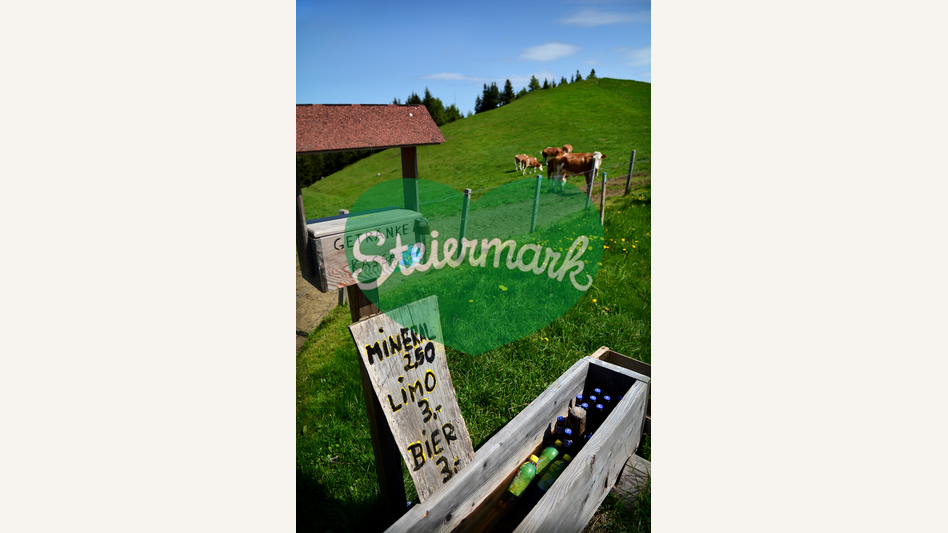 Getränkestation bei der Stoakoglhütte auf der Sommeralm in der Oststeiermark | © Oststeiermark Tourismus | Christian Strassegger