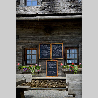 Stoakoglhütte auf der Sommeralm in der Oststeiermark | © Oststeiermark Tourismus | Christian Strassegger