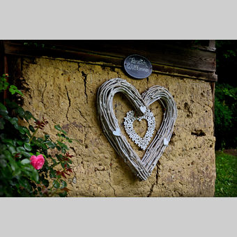 Herzlich Willkommen-Schild in der Oststeiermark | © Oststeiermark Tourismus | Christian Strassegger
