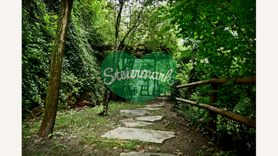 Sitzplatz im Wald in der Oststeiermark | © Oststeiermark Tourismus | Christian Strassegger