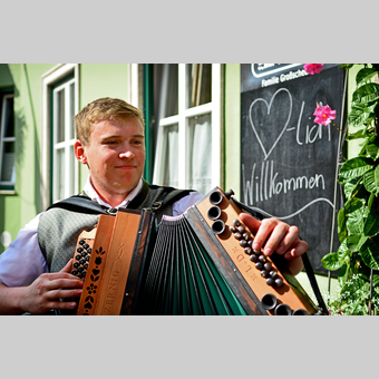 Musikant beim Winzerfest in Hartberg | © Oststeiermark Tourismus | Christian Strassegger