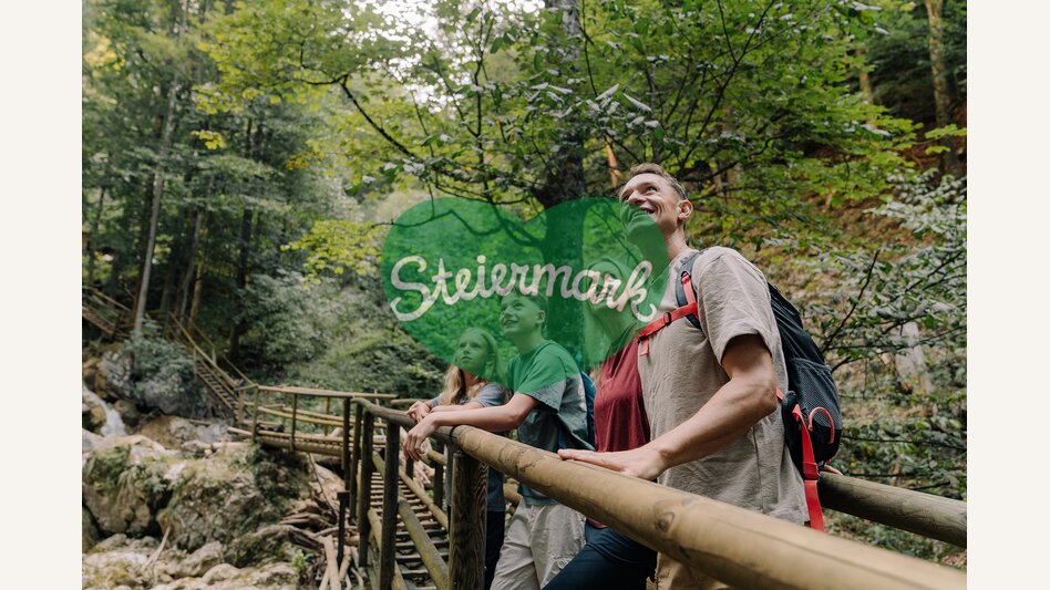 Familie am Weg in der Bärenschützklamm in der Oststeiermark | © 
Oststeiermark Tourismus | studio draussen