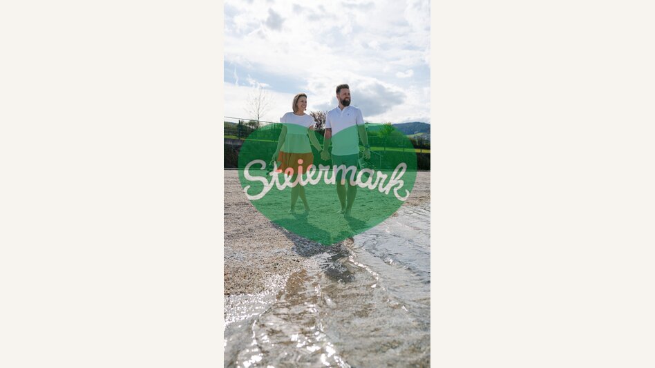 Paar spaziert am Greini See | ©  Oststeiermark Tourismus | RKP Marketing GmbH