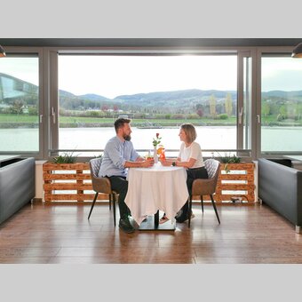 Kulinarik bei schönen Ausblick beim Greini See | ©  Oststeiermark Tourismus | RKP Marketing GmbH