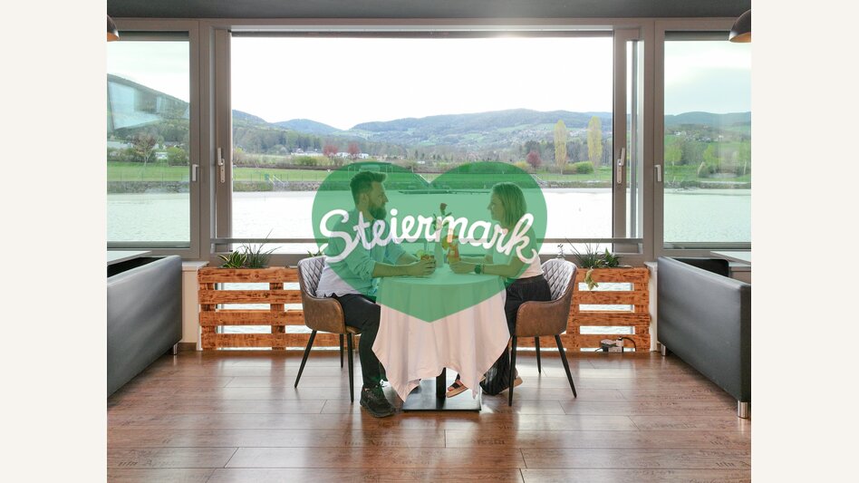 Kulinarik bei schönen Ausblick beim Greini See | ©  Oststeiermark Tourismus | RKP Marketing GmbH