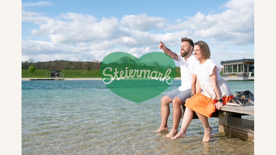 Paar am Steg vom Greini See | ©  Oststeiermark Tourismus | RKP Marketing GmbH