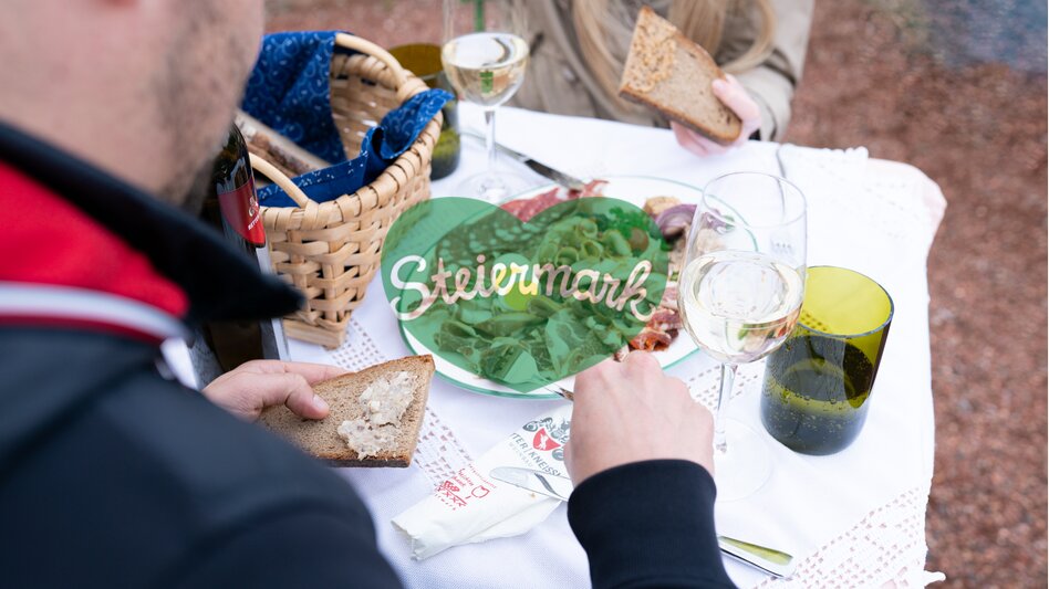 Traditionelle Jause bei der Villa Rustica in der Oststeiermark | ©  Oststeiermark Tourismus | RKP Marketing GmbH